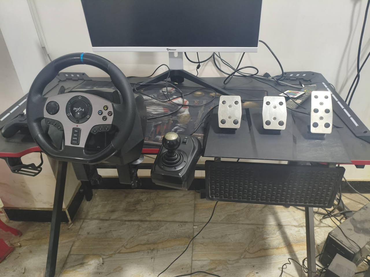 شاشة كيمنك جديد استعمال قليل مواصفاتها بصوره سعر 130 
دركسون كامل سعر 60 
يده عدد ثنين اكس بوكس اصلي سعر الوحده 50 
يوجد توصيل لجميع المحافضات
***********
