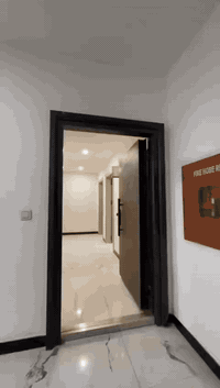 مجمع الخلود السكني
موقع المشروع خدمي حي العدل مقابل جامع ام القرى .

المشروع يتكون من 4 ابراج سكنية بارتفاع 16  طابق .

كل طابق 4  شقق  مستوى الخصوصية عالية  .

مساحة وحدة فقط 193 م .

  صالة + مطبخ معزول + 3 غرف نوم ووحدة ماستر تحتوي على درسنك وحمام ماستر +  غرفة لوندري+ حمام ضيوف وحمام مشترك + بالكون عدد 2 

 المشروع جاهز والدفع كاش او نص كاش  واستلام السند بعد 6  اشهر. 

 لمعرفة تفاصيل اكثر تواصل على الرقم التالي ***********
