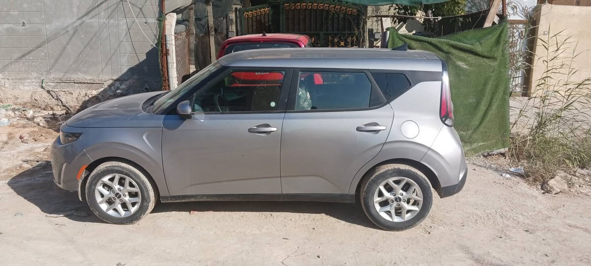 كيا صول موديل 2023 وارد أمريكي
رقم بابل 
لون رصاصي 
شاشه كامرا خلفيه 
رادار امامي  وحساسات  مدري جانبيه 
تبريد ثلج 
كلشي شغال السعر 175 وبيها مجال للتفاوض 
للاستفسار الاتصال بالرقم ***********
