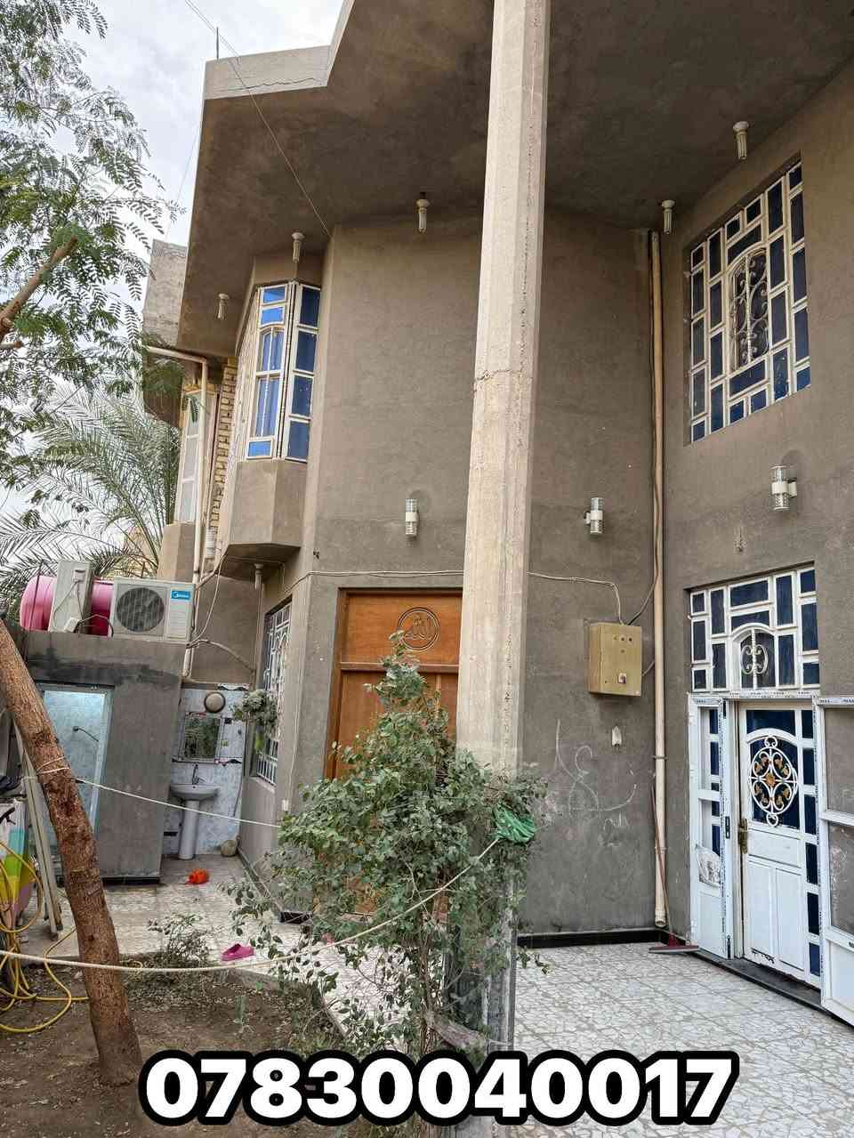 دار حي السياسيين ٢٥٠م طابقين  للبيع
بناء  ٢٠٠٩  مسلح 
٤غرف و استقبال و ٢صالة و مطبخ حار وبارد و ٣مجموعة صحيات داخلية وخارجية وحديقة وكراج سيارة
***********
