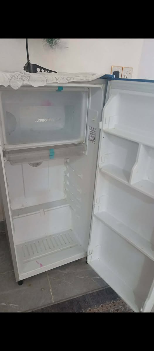 ثلاجة نظيفة جدا للبيع السعر 90الف


**إذا كنت صاحب هذا الإعلان وتريد حذفه لأي سبب، رجاءا أرسل رسالة إلى الدعم الفني**