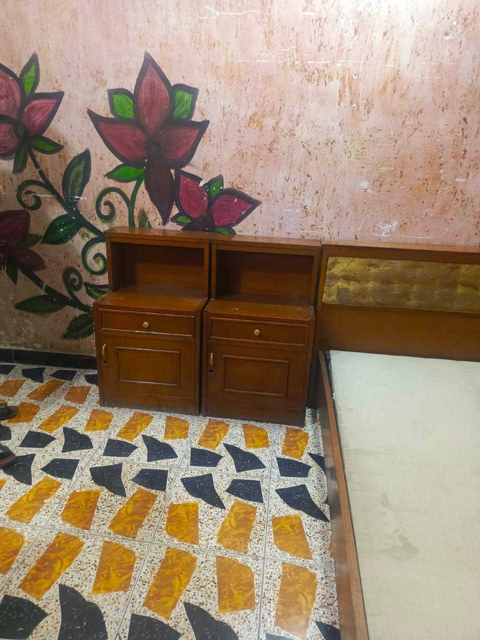 من رخصة مدير الكروب 
للبيع غرفه صاج ونظيفه جدا المكان الدورة بل 120 
السعر ب 400 بي مجال بسيط ‏‪***********‬‏
