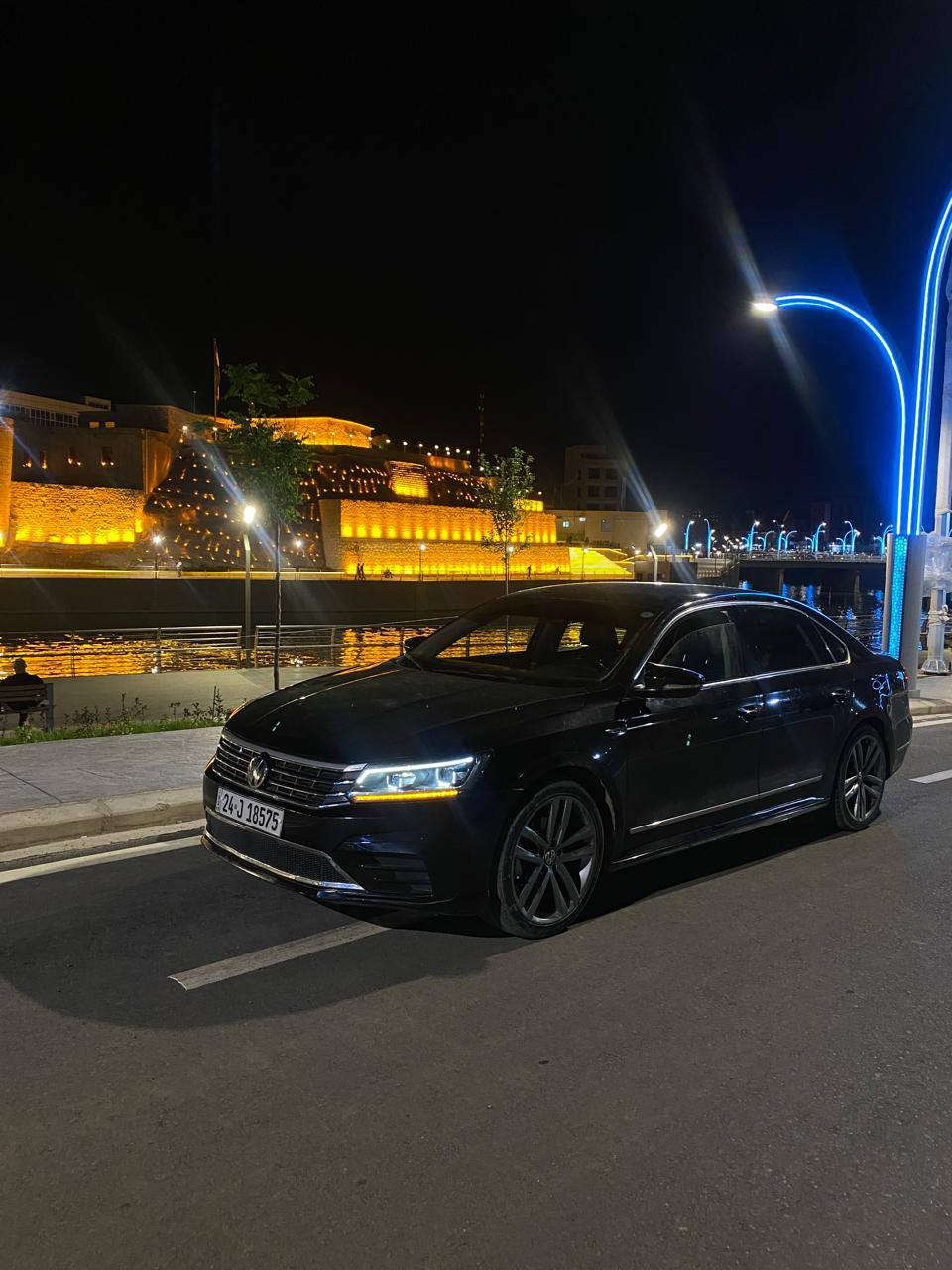 باسات ارلاين  موديل 2017 لايت ليد كوشن جلد هيته ر  مه كينه 18 گير مه كينه نه فه بينه شه رت 88 يي جويي سه ر نا في  منه ره قه م و سه نه وي و كاشا وي زي جديده   بوند و جملاخ سبخن بي داخلي بي شاسي شه رت به س په ره شوت يت فه بين برا سعر زي 125 سياره جاهزه بي مسره فه  

واتساپ *********** 

**فولكس واكن باسات (R-Line) موديل 2017** * **المواصفات:** لايت LED، كشنات جلد، هيتر (تدفئة). * **المحرك:** 1800 (1.8). * **كير ومكينة بشرط (ما مفتوحات).** * **ماشية:** 88 الف. * **الاوراق:** السيارة باسمي، رقم وسنوية وهزة (لاصق) كلها جديدة. * **الصبغ:** بونيد وجاملغ فقط (بدون دواخل). * **الضرر:** شاصي بشرط (سليم)، بس الايرباك طاك (طالع). * **السعر: 125 (ورقة).** * **ملاحظة:** السيارة جاهزة وبدون أي مصرف.
