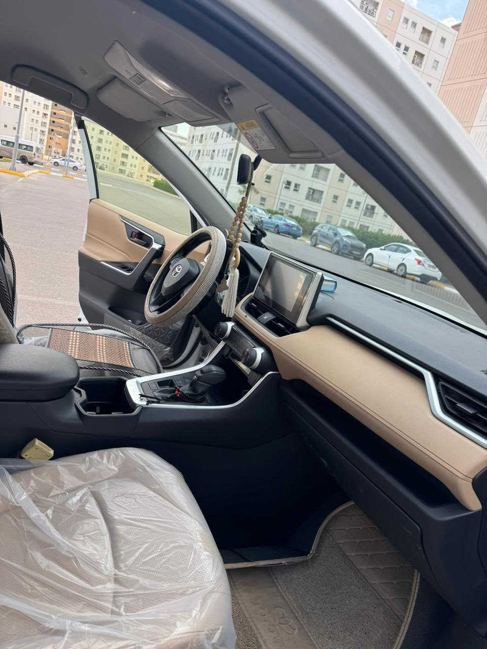 سلام عليكم راف فور موديل ٢٠٢٤ ماشية ٢٠ الف خليجي زلغ ما بيها سيارة جديدة كما موضح بالصوره مستعجل ع البيع نص فووول *********** مكانها بسماية سعرها ما بيع ٤٠ وبي مجال
