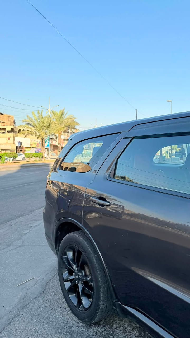 🚗 للبيع دوج دورانكو RT موديل 2021 🔥
▪️ محرك 5.7L HEMI V8 ▪️ اللون: رصاصي ▪️ الممشى: 45 ألف ميل فقط ▪️ برمجة احترافية عند مصطفى إيكل ▪️ بلكات Racing ▪️ تشغيل وأداء ممتاز، السيارة جاهزة وما تحتاج أي صرف.
المواصفات: ✅ تشغيل بصمة 
✅ شاشة كبيرة مع كاميرا خلفية
✅ كراسي جلد احمر 
✅ تدفئة وتبريد للمقاعد الأمامية
✅ مقود مدفأ مع تحكم كامل
✅ فتحة سقف
✅ دفع رباعي (AWD)
✅ شفتات ستيرن
✅ حساسات وكاميرا رجوع
✅ برمجه طلقات ببكورن فصله
الملاحظات.
جامغ خلفي (جهة الصدر) مصبوغ.
بدون إيرباك.
بدون شاصي.
عليها دبات سكات باك والدبات الاصلية موجودة
العنوان : بغداد / حي جميلة
للتواصل : ***********
