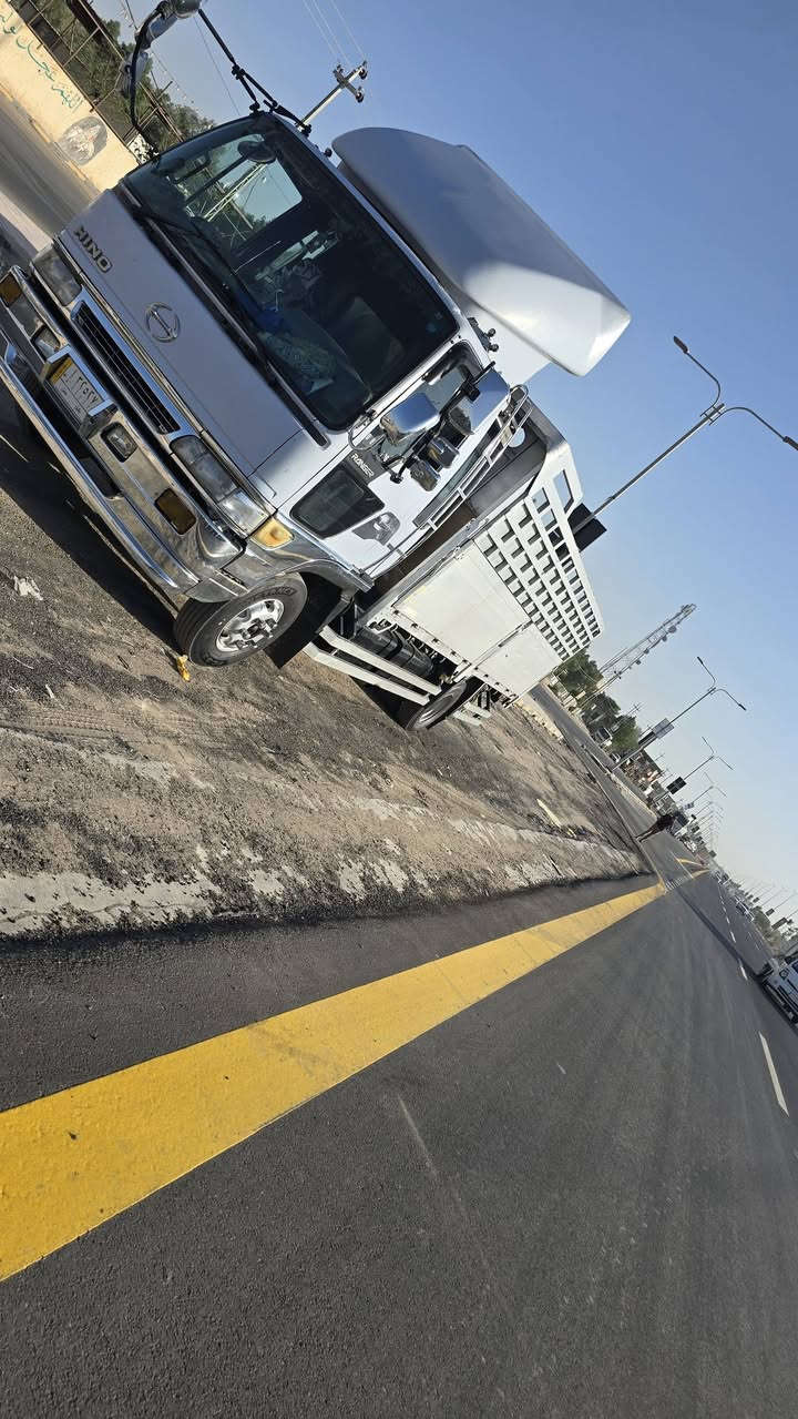 اسلام عليكم
_هينو طيره للبيع مكفوله السياره 
_مكينه سبعين سوبر 
_طول السياره سته
_سياره احله من الصوره 
_اتصال ***********
_اني مكلف بل نشر
