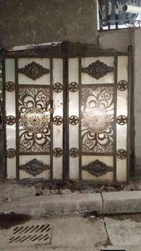 باب للبيع • مقاس كبير • بدون جراكيب