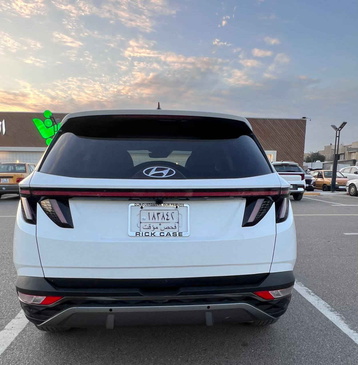 ✨  للـبـيــع🚦
هيونداي توسان 2024 Limited وارد أمريكي 🇺🇸
Hyundai Tucson

🔹 اللون: أبيض شذري ✨
🔹 عداد المسافة: 7,500 كم (قابل للزيادة حسب الاستخدام)
🔹 فئة Limited (أعلى فئة)
🔹 محرك 2.5 لتر 4 سلندر
🔹ناقل الحركة أوتوماتيك 8 سرعات
🔹 شاشة مزدوجة 10.25 إنج (وسطية + عدادات ديجيتال كاملة)
🔹 نظام ملاحة
🔹 فتحة سقف بانوراما
🔹 جلد مع تبريد وتسخين مقاعد أمامية +عجلة القيادة 
🔹 مقاعد كهرباء + ذاكرة مقعد السائق
🔹 بصمة تشغيل + تشغيل عن بعد +دخول ذكي +إنارة ترحيبية 
🔹كامرة امامية و خلفية + حساسات أمامية وخلفية
🔹 شاحن لاسلكي+كار بلي
🔹 نظام صوت Bose
🔹 مثبت سرعة ذكي + أنظمة أمان متقدمة (حفاظ على المسار، تحذير تصادم، نقطة عمياء)
✨سايد بريك اوتو + (Auto Hold)
✨ سيارة جاهزة للاستخدام+مواصفات كثيرة 
❇️رقم فحص بغداد تترقم جميع المحافظات 
السعر: 23,000$ قابل للتفاوض للجادين

📞 للتواصل:*********** واتساب 📲
