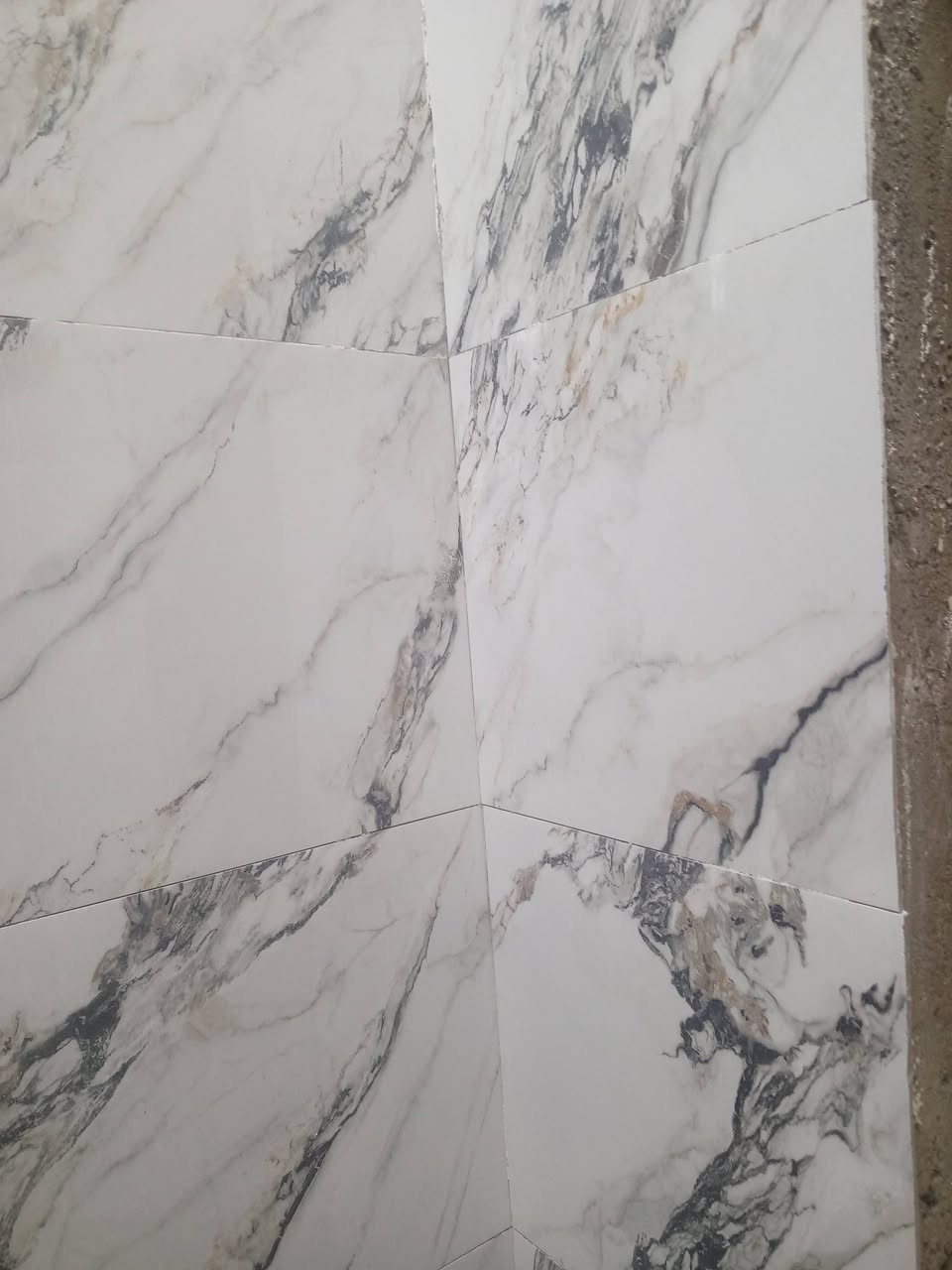 السلام عليكم خلفه سيراميك بورسلين كاشي شغل هندسي متفرغ حالياً ***********
