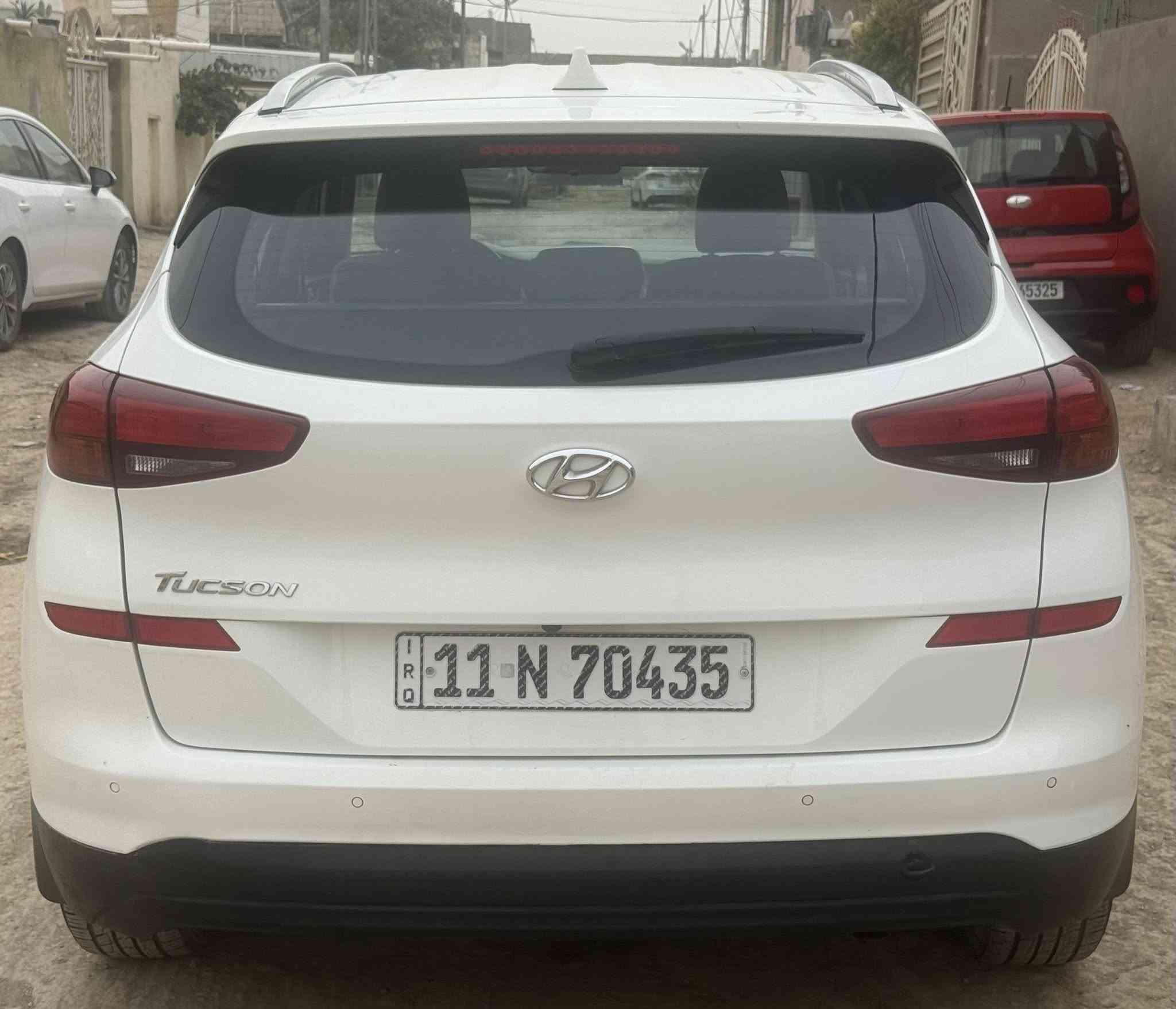 السلام عليكم
سيارة توكسان موديل 2020 شركة الكاصد رقم بغداد انكليزي بأسمي مكينه 2000 خليجي ماشية 102 كيلو متر 
السياره جديده بصمه وشاشه وكامره وحساس امامي خلفي سايد بريك بالرجل لايت 5 عدسات مري شفط اشاره بالمرايه ويل كب كرسي كهرباء مكينه وكير بلاد تخم تاير حداديه جديده ماناقصه اي شي 
ملاحظه 
السيارة لاشخوط ولا بارد غير المذكور بالملاحظه بيه فقط باب الوره السائق مطبع بي بارد اقل 4 اصابع 
السعر 200 ورقه بيه مجال قليل 
غير متواجد على التواصل الاجتماعي 
للتواصل اتصل على الرقم ***********
