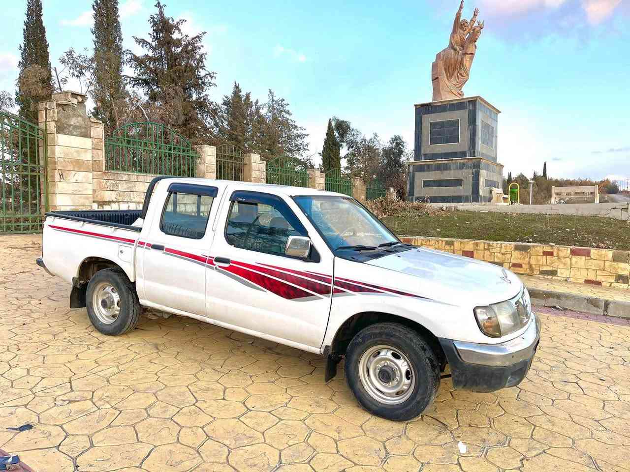 نیسان ٢٠٠٢ محسن 
تەبرید پاوەر
نمونە لە جوانی 
گیرو مەکینە و اکسل بشە رت 
پەڵە پەڵە بویاغ 
لیدرانو وەرگەرانی نییە
کارەبایی بەشەرت
رەقەم دهۆک
سە نەوی تازە بەسەر چووە
بەڵام سەعەب سەنەوی لە ئەوروپایە 
***********
***********
قەڵادزێ بشدار, السليمانية
