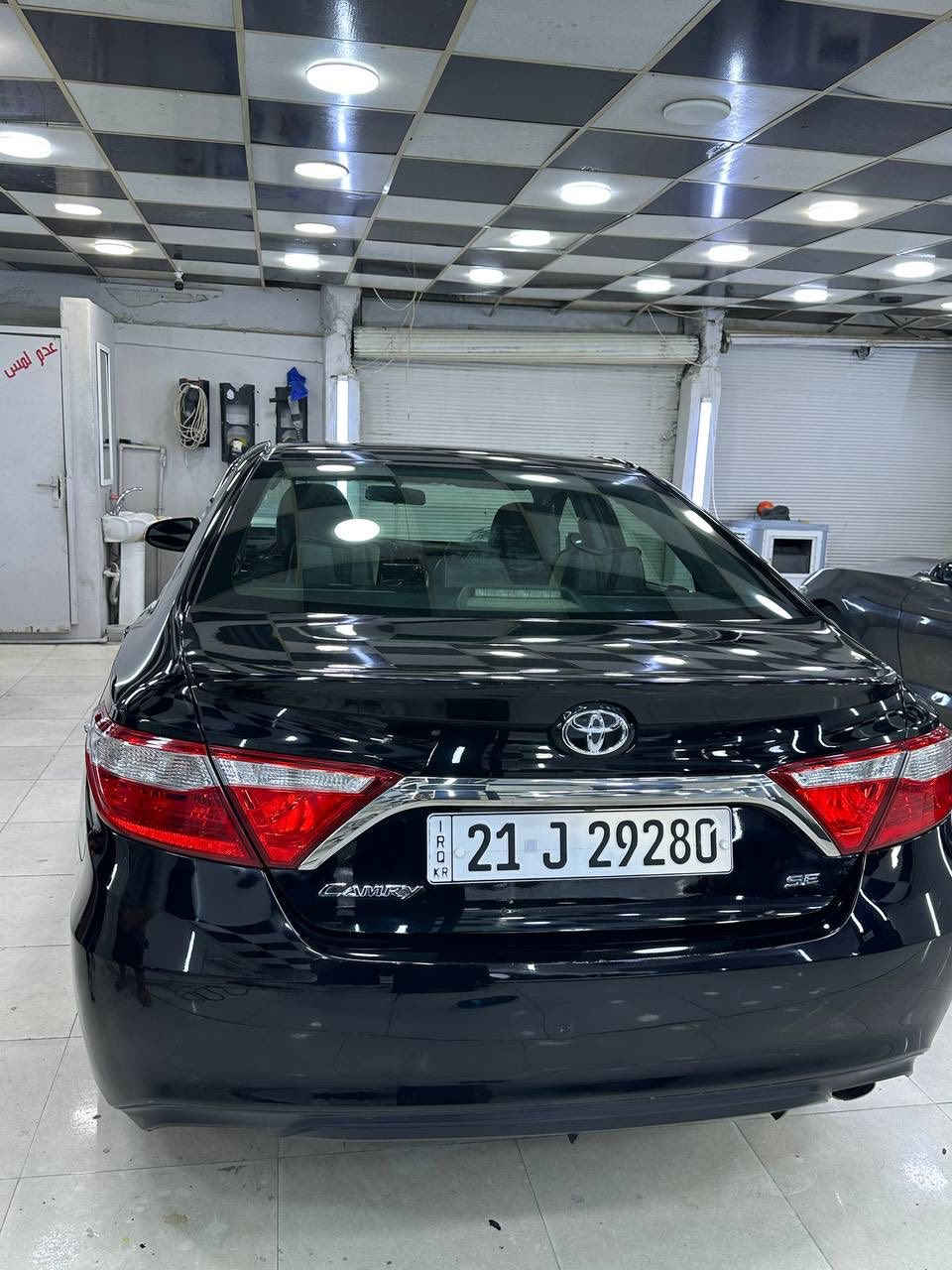 تويوتا كامري se ٢٠١٧
مواصفات 
تحكم ستيرن جهتين 
كشنات جلد وقماش 
كشنات كهرباء 
شفتات ستيرن
كير اوتماتيك + عادي
مانع تزحلق
تثبيت سرعة 
ويل كروم 
منظومة زينون عالي وناصي+ بلاجكتور ليد
سيارة جاهزه مابيها دينار مصرف سنويه وهزه وبطاقه بانزين كلها جديده كير ومحرك كلها شرط تبريد شرط سياره جاهزه من كل نواحي 
ضررها : بونيت + جاملغ امامي سايق + ربع جاملغ امامي سكن 
سعرها : ١٥٤ $ وبيها مجال قلبل 
سياره موجوده بكركوك وباسمي 
رقم : *********** مكالمه فقط
