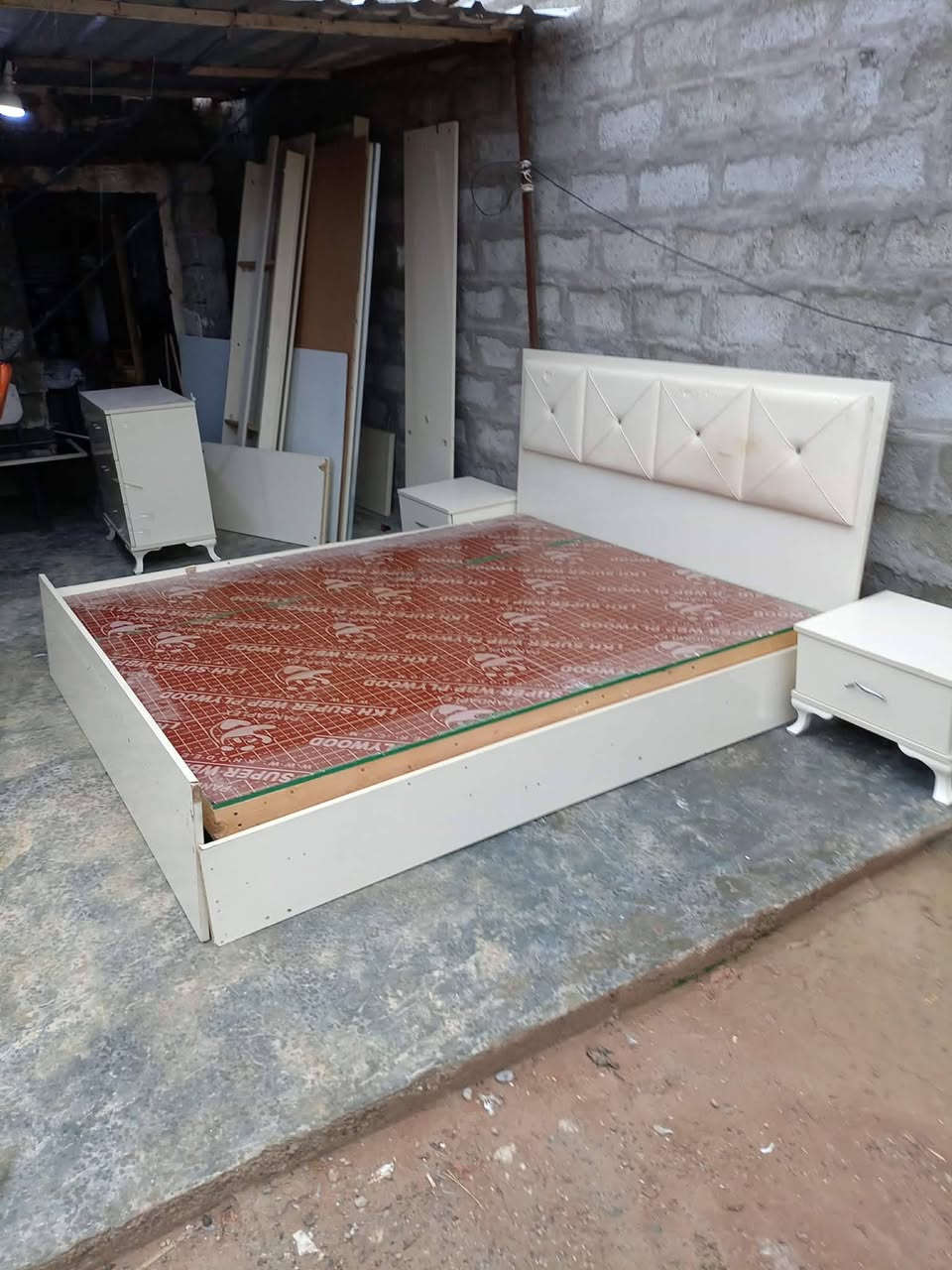 السلام عليكم
غرفة نوم للبيع 4قطع 
السعر 225
***********
