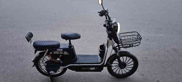 السلام عليكم
دراجه شحن حجم 20
نضيفه و شغاله ما بيهه أي نقص
بطاريات جيده
كهربائيات كامل شغاله 
اشاير + گلوب + بگ لايت 
سعره 190 و بيهه مجال بس حگ الجيه
رقم ***********
