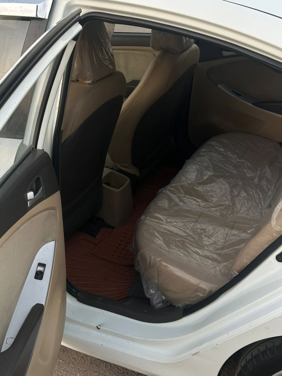 السلام عليكم اكسنت موديل2013
فول مواصفات للبيع 
محرك 1600 دوش خليجي مكفوله 
تايرات جديده كهرباءيات مسجل بلازمه 
دوشمه كامله ادامه عامه 
محرك مكفول 
السياره بأسم الاهل تحويل ثاني يوم 
استخدام شخصي 
السعر : 104
العنوان : بغداد 
للتواصل : *********** 
متواجد خط واتساب فقط 
الموشراي لايتصل
