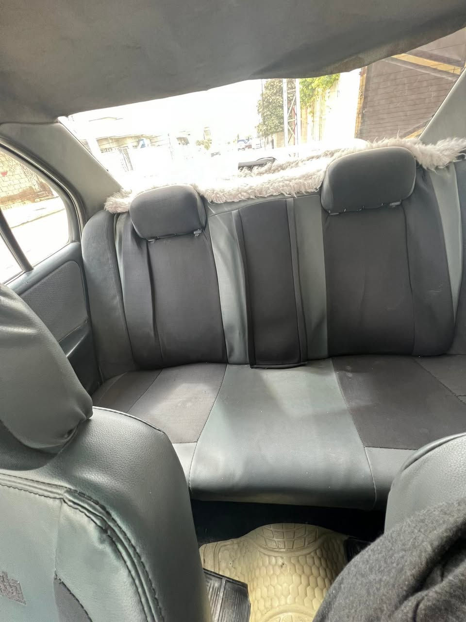 السلام عليكم
نيسان بريمرا موديل 91 
كابون بانزين 
سنويه لي 2027 
كير توماتيك محرك وكير خير من الله 
كهربائيات كلها شغاله والكيجات ماعدا ما البانزين 
قفل مركزي بيها صبغ شبر بالجاملغ اليمين والبوند 
طخمها ع نص بس مشط ستيرن عاطل 
السعر 42 وبيها مجال بسيط 
لاستفسار ***********
