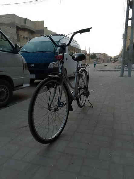 سلام عليكم شباب باسكل بناتي حجم 26باسكل انضف من الصور تجي و اشوفة بعينك مكان الباسكل  الرئاسة شارع عشرين شارع السادة اتصل علاة هاذ الرقم متواجد واتساب و خاص فقط ***********.        سعر الباسكل 95و بي مجال حك الجية 🙋🏻‍♂️
