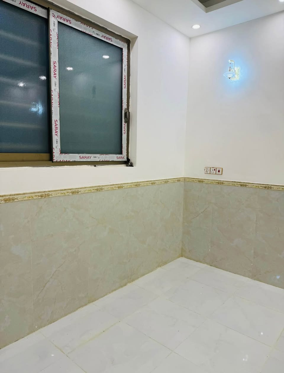 دار ايجار 100 متر مربعه حي الوفاء غرفه وصاله ومطبخ واستقبال جديد فول مواصفات للاستفسار واتساب فقط
*********** النجف, العراق
