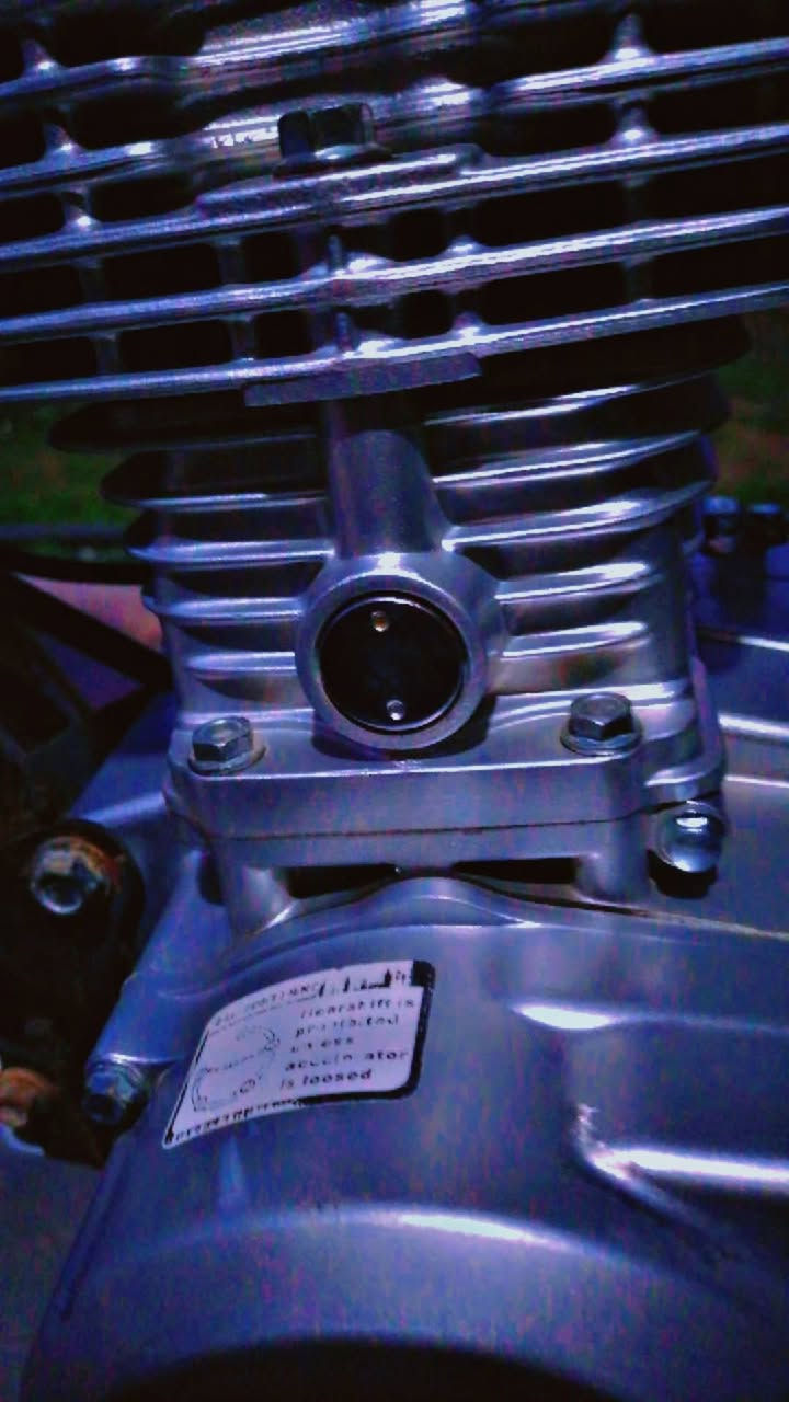 سلام عليكم دراجه للبيع شاصي موديل 2021 ارشا بلادي موو تعمير وراق صولي بيه مكينه اصلي شلامجه موديل 25 مبدل بيه بس ولفات شديتله ولفات صفررر واحد مكاني كوت الجديده سعر اتصال علا رقم *********** دراجه نضيفه احله من تصويرر
