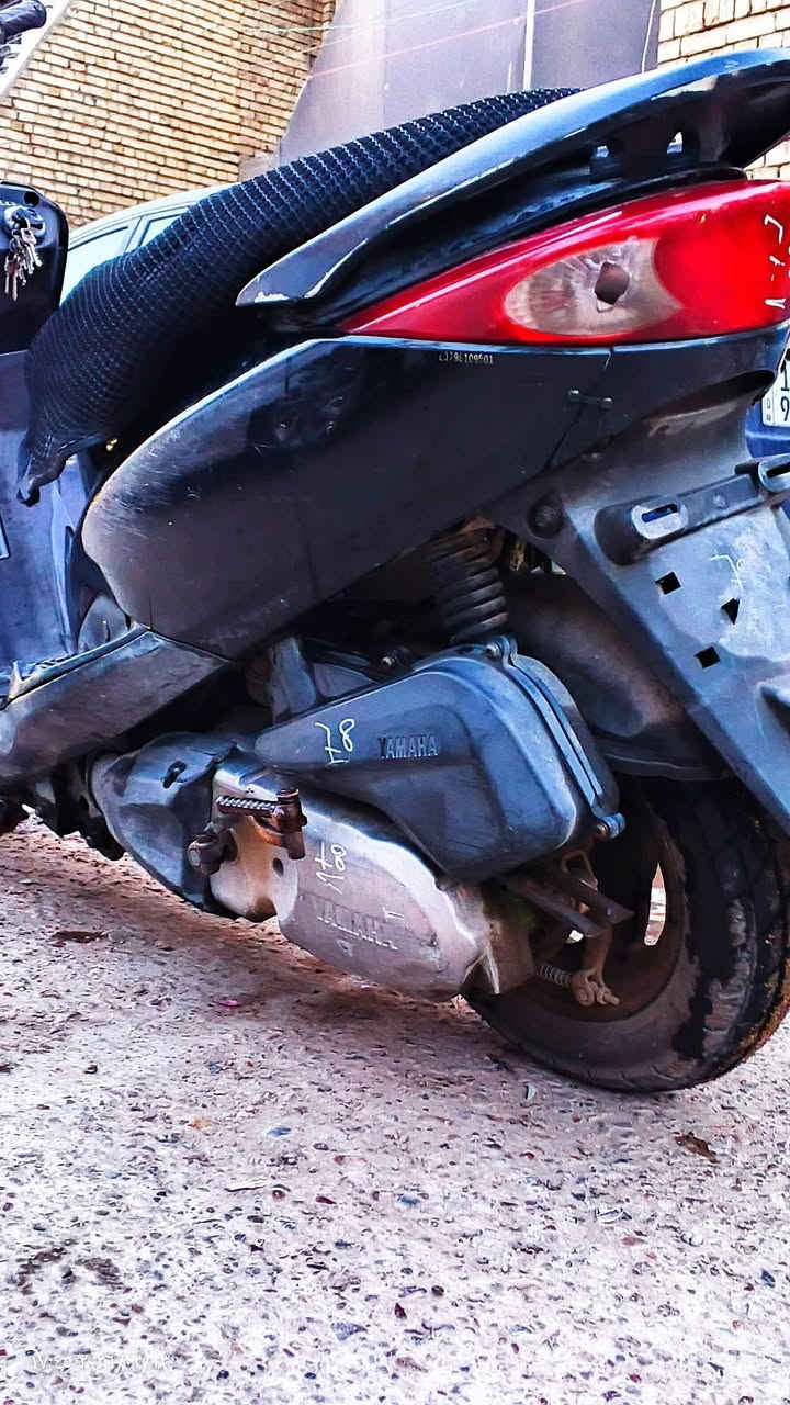 للبيع
السلام عليكم ورحمه الله وبركاته 
دراجة بريز رمبة مستعملة فول مواصفات للبيع
النوع: بريز🏍️
الاستخدام: الدراجة مال رمبة، يعني عملية جداً ومحركها نشط. 
الحالة الخارجية: الدراجة بيها شخوط واضحة بالبدي وموضحة بالصور (البيع على وضعها الحالي).

السعر: 350 ألف دينار عراقي.
بيها مجال بسيط للشراي .

بغداد البياع 
التواصل فقط واتساب 
***********
