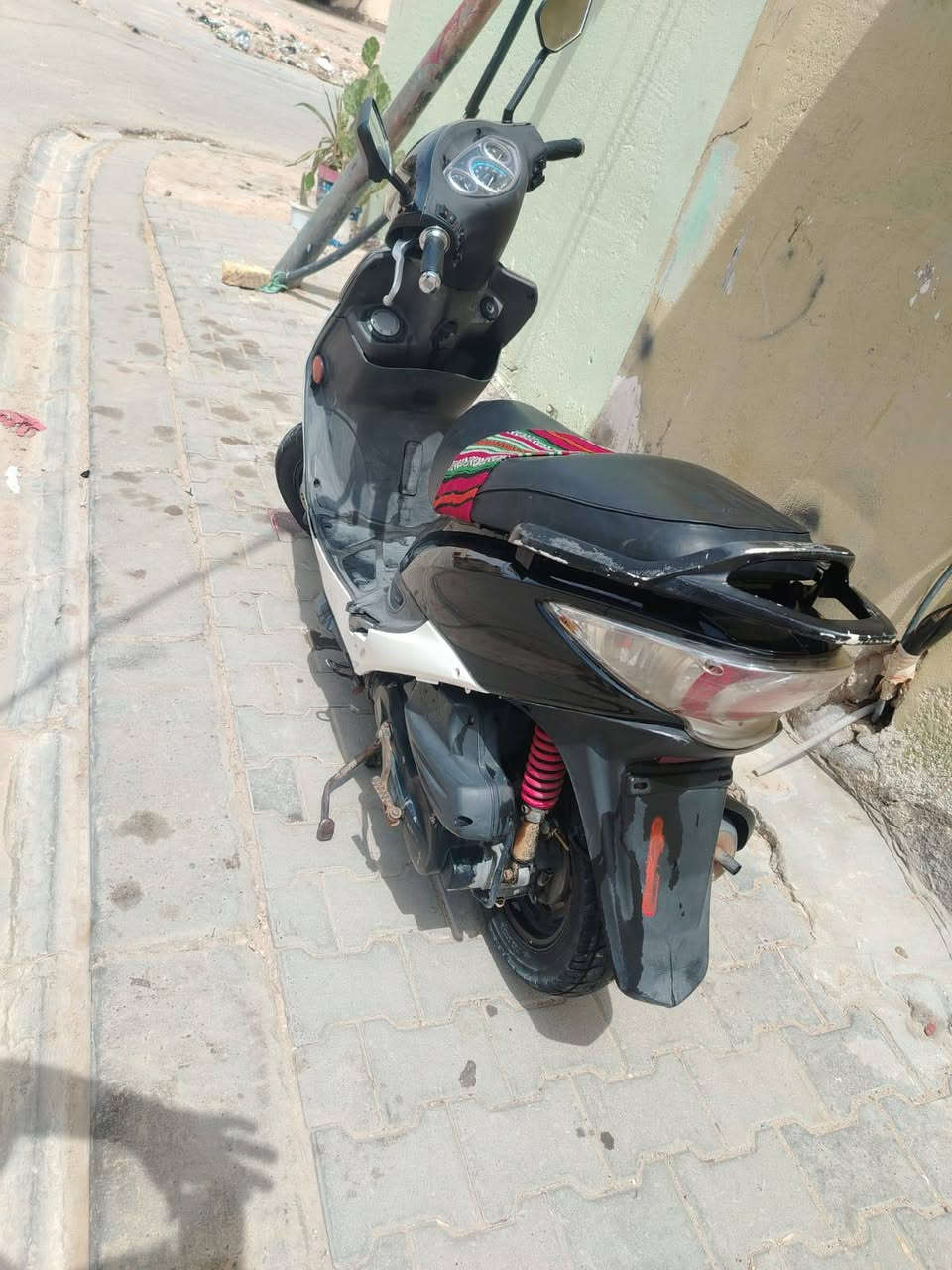 سلام عليكم دراجه كامكو جيفور كفاله عامه أصل فحل زيرو بمعنه الكلمه وكله تخم تاير جديد كهربائيات كله شغاله مكينه مامفتوحه شلعه ومعدل خير من الله نضافه ميه بل ميه السعر 500وبيها مجال حك الجيه العنوان نجف الرقم ***********
