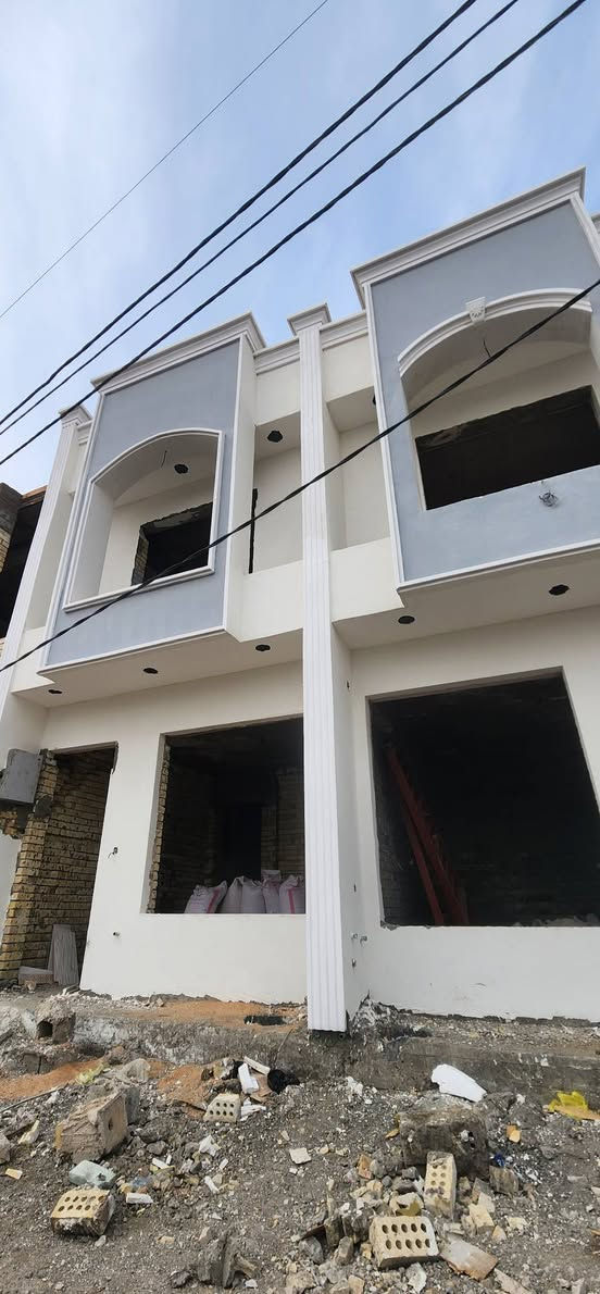 للبيع في منقطه الدوانم قرب شرطه الخامسه وحي العلام تبعد عن السيديه ١٠دقايق 50م غرفتين نوم فول درجه اولى البناء 
طابوك سعر مناسب 55قابل للتفاوض للاستفسار ***********
***********
