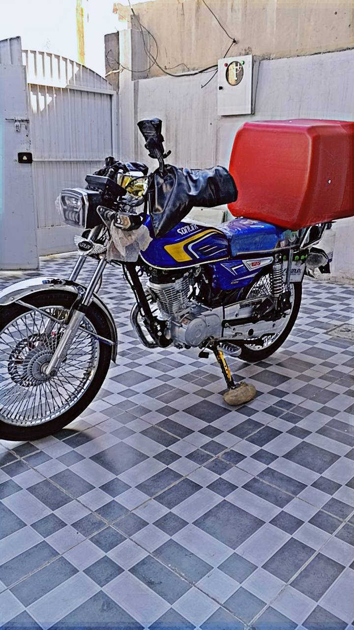 سلام عليكم ماطور للبيع سونيك 2025جديد شرط من تايه للتايه ما ناقصو شي مكينه شرط لا تنقيص لا بخار لا صرف ما مفتوح شرط جيبلك 10فيتريه يجيكونو وياك متوازي لبيعتو بدون خوذه وجنطه سعر 650الف وبي مجال شراي يجي خاص او يتصل 
***********بي واتساب 
***********بي واتساب
