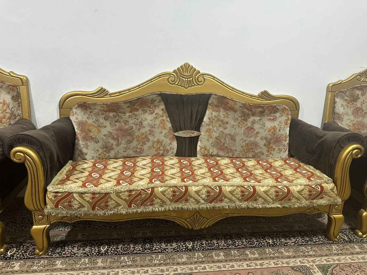 اللهم صل على محمد وعلى ال محمد
السلام عليكم
للبيع تخم قنفات مستعمل رئاسي 10 مقعد مورد نضيف
يتكون من 
2 قنفة ثلاثي
4 كرسي مفرد
النضافة مبينه گدامكم
السعر 350 الف وبيه مجال 
للاستفسار الاتصال على الواتساب أو الرصيد على الرقم ***********
مكاني بغداد - الامين الثانية
