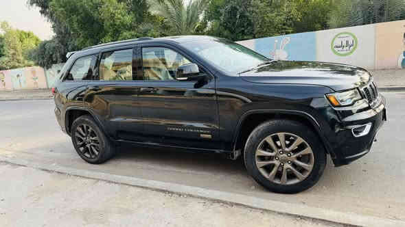 السلام عليكم 
جيب كراند شيروكي للبيع فول مواصفات
 موديل2016
رقم بغداد انكليزي ب اسمي تحويل ثاني يوم
ماشيه 100 الف كيلو 
محرك 3600 
مبرمج ع العادي والمحسن ماكو شي اسمه دوانز
فتحة سقف بانوراما
منظومه لايت زينون 
كشنات 5 تدفئة وتبريد
تدفئة استيرن
تحكم ستيرن كهرباء تصعد وتنزل
كشنات جلد بلاد مختمات 1941
كشنات كهرباء
شاشة جبيرة
جي بي اس
لايت وبگ لايت لد شكل الخليجي
جنطة كهرباء 
تبريد منفصل مناخين
اوتو ستوب
حساسات اطار
اوتو بريك من ترجع ع البك
رادارات جانبيه
تعتيم مرآة بالضوة العالي
لد محيطي للسيارة جميع الاالوان
سستم صوت عالي الوضوح والنقاوة
السعر وصور الحادث والسونار ع الخاص
اي تفاصيل اتصل  
مكاني بغداد الكرخ
*********** 
*********** فرقان الموسوي
