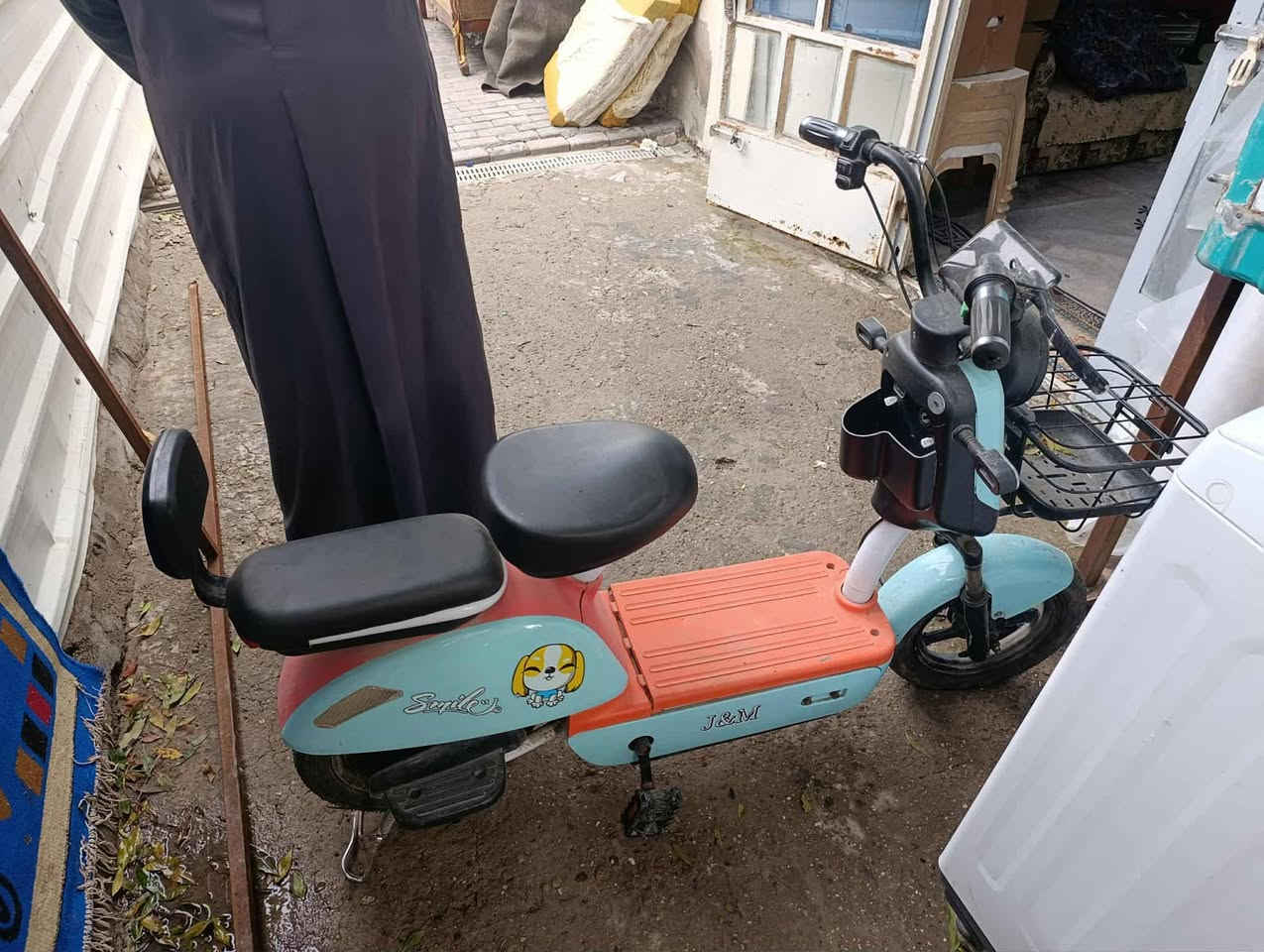 السلام عليكم دراجه شحن للبيع جديده كهربائياتها كلها شغاله ما بيها اي شيء عطلاناالسعر 300 وبيها مجال بسيط شراي يتصل على الرقم كان حي الجهاد الرفاق***********
