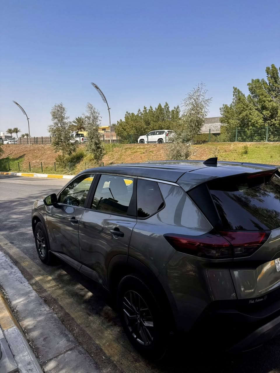 سياره نيسان روج فئة S موديل 2023 / 3 سلندر 1500 تيربو رقم بغداد مثل ما موضح بالصور ألون والرقم بدون تعديل أو تبديل واصبغ  
مواصفاتها 
 الكير: أوتوماتيك CVT.
 الويلات: جنوط ألمنيوم مقاس 17 بوصة.
 الإضاءة: لايتات وبجكتورات LED أمامية وخلفية بلادي
شاشة لمس مقاس 8 بوصة تدعم Apple CarPlay و Android Auto مع كاميرا خلفية.
 أنظمة الأمان (رادارات كاملة):
 رادار أمامي وخلفي مع كبح تلقائي لحالات الطوارئ.
 نظام التحذير من النقطة العمياء بالمرايا.
 تنبيه الخروج عن المسار.
صور الضرر مرفقه بالإعلان 
للتواصل ***********  
واتساب

