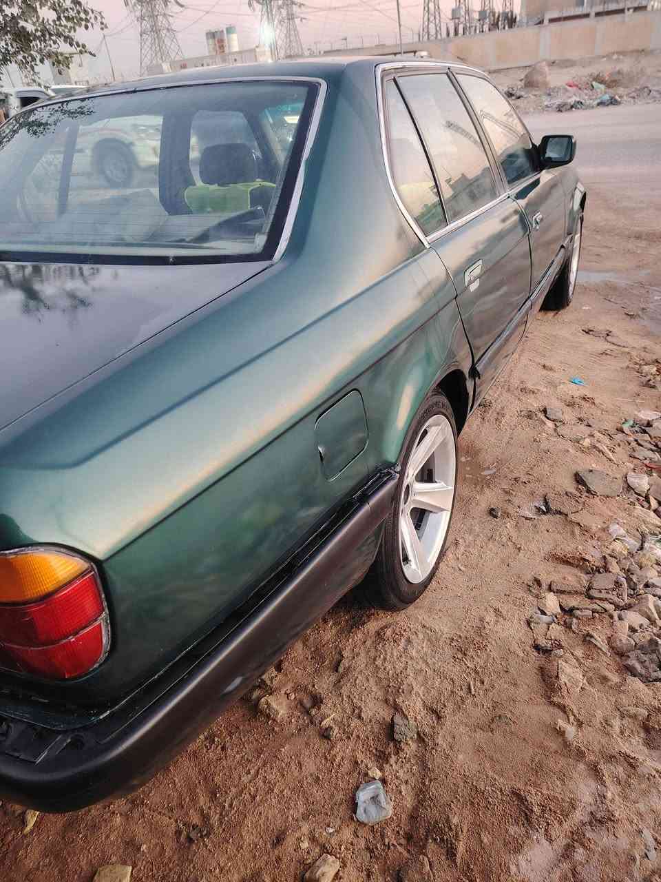 السلام عليكم....  السعر 45 ورقه وبيها مجال
سياره بي ام مديل 90 سته سلندر رقم اربيل
مصبوغه عام بدون ضربه قويه ابيع سويج
حداديه 70 بل 100 وغرفتها كدامك اتريد دوشمه
ضفيرتها حلوه كلش ***********
