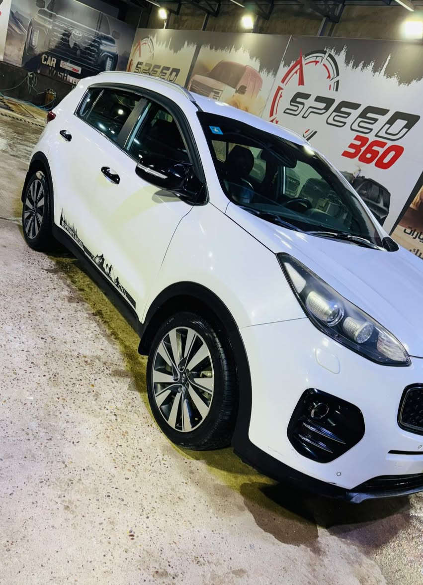 السلام عليكم       مكفوله من الصبغ 

كيا سبورتج 2108خليجي 
شاشه  كامره 360 
صدر امامي خلفي جديد 
تخم تايرات جداد 
لايت زنون بلوجكترات زنون 
اناره سستم داخليه 
كشنات جلد. 
اشاير مري 
رقم وهزه جديده   
باتري جديد 
السعر 185 
***********
العنوان الغزاليه
