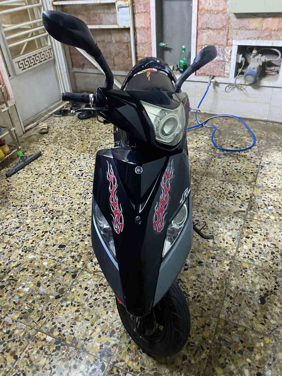 السلام عليكم للبيع ثعلب نوزل رمبه الدراجه صارله اقل 3اشهر عندي الدراجه زيرو ماشيه27الف ختم واحد وي المكينه مكينه بلاد ممفتوحه الدراجه ممدود عليه اي شي نقصه بس ذراع مال ستاند الخلفي شلععه معدل تشك الكاع كله شغال الدراجه نضافته كدام عينكم واحله من الصور مابيه اي نقص وشغاله سلف وهندر نكره كهربائياته كله شغاله الدراجه رايده650وبيه مجال حك الجيه رقمي ***********مكاني بغداد البنوك
