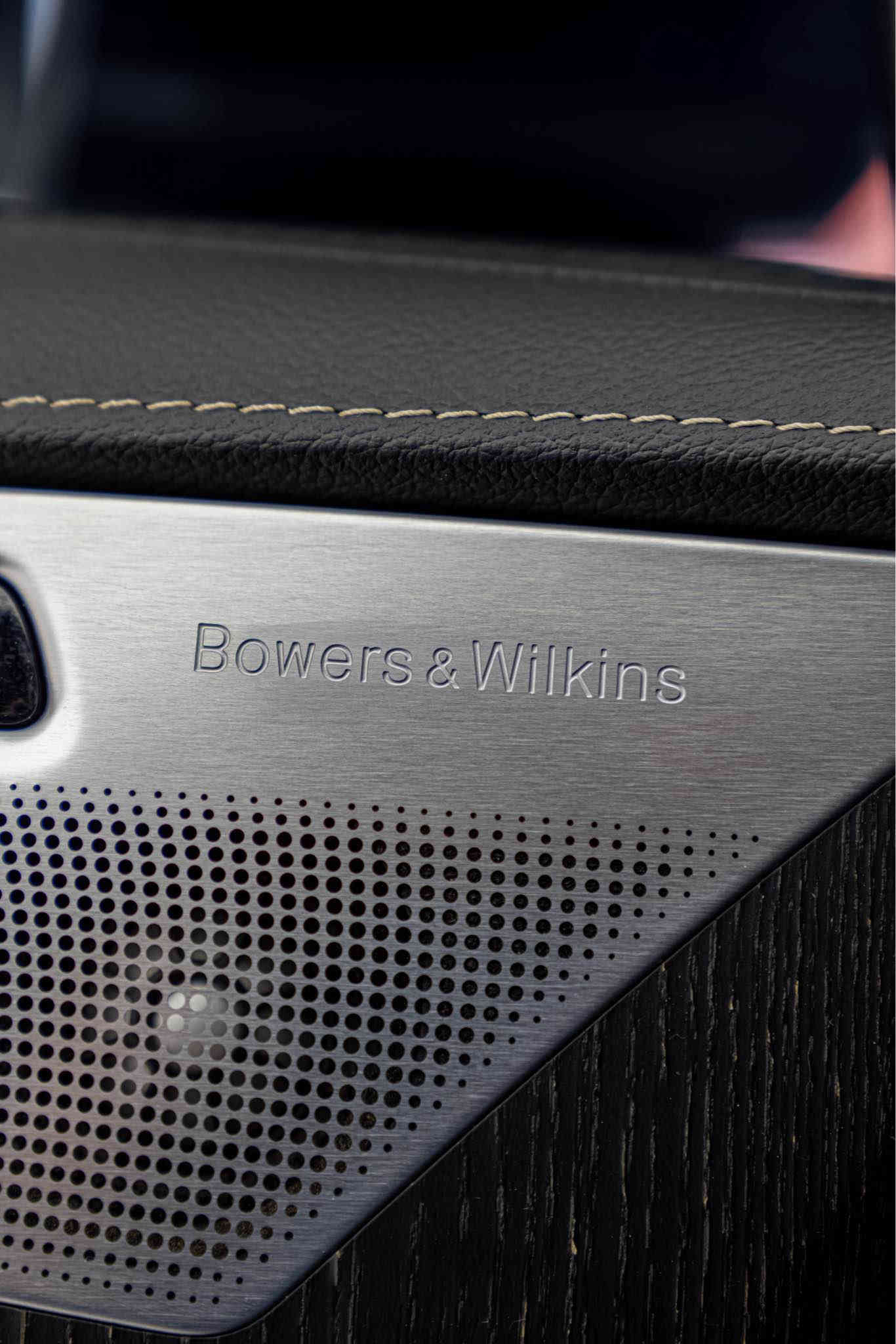 Make: VOLVO XC 90 T8 AWD RECHARGE
Year model: 2022
Importer: SWITZERLAND 
Odometer: 58,000mi
Price: $76,000
___________________________________________________________
For more info
Call: 0750 400 3332
Call: 0770 400 3332 دهوك
