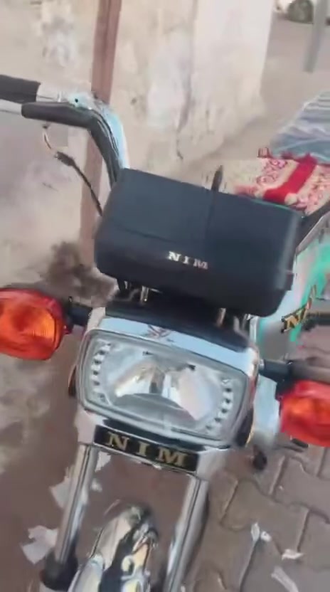 السلام عليكم نامه امتياز شبه شلامجه دراجه جديده كلش صارله ١٠ايام من طالعه من لمعرض دراجه تخبل صالنصه نجمه اصلي بيه مديل ٢٦ اريده ٨٥٠وبيه مجال الي ميعرف بسعارهن لايسولف.***********
