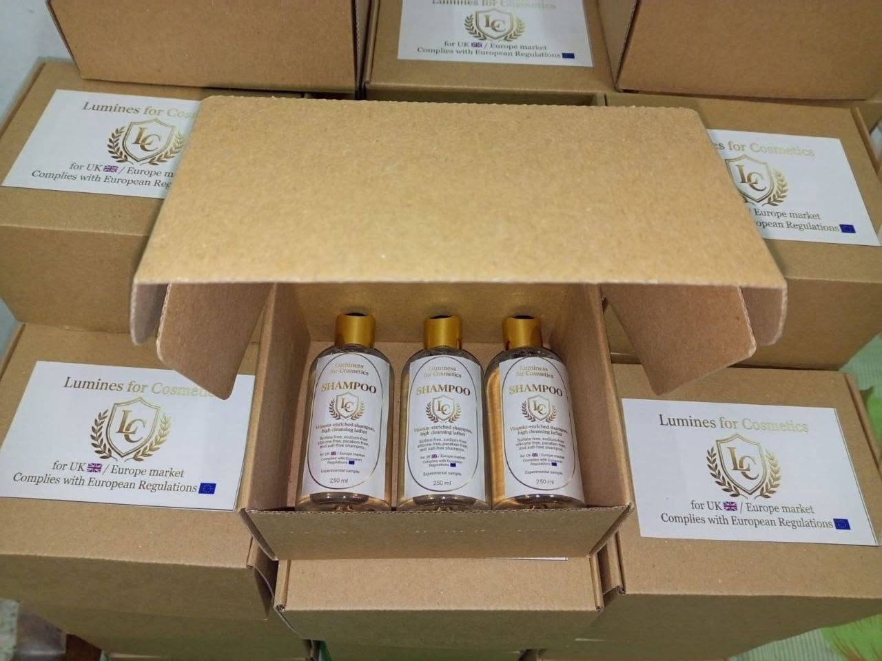 شامبو غني بالفيتامينات (Vitamin-Enriched Shampoo).
سعر خاص. 

رغوة تنظيف عميقة (High Cleansing Lather).

خالي من المواد الضارة: خالي من السلفات، الصوديوم، السيليكون، والبارابين (Sulfate-free, Sodium-free, Silicone-free, Paraben-free).

زيت الأركان الطبيعي (Argan Oil) وخلاصة اللوز الطبيعي (كما يظهر في الهوية البصرية للإعلان).


**إذا كنت صاحب هذا الإعلان وتريد حذفه لأي سبب، رجاءا أرسل رسالة إلى الدعم الفني**