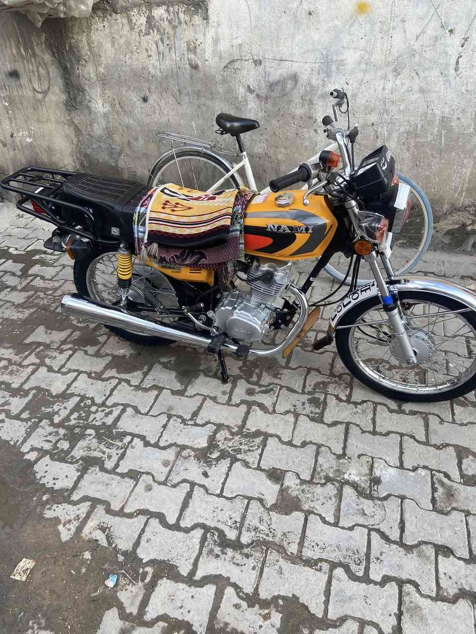 السلام عليكم..
نامة شلامجة موديل 22 طالعة بشهر 12 
اوراق اصولي 7 اوراق يعني كبل للترقيم 
الدراجه نضيفه كلش شوفة عينك
مكفولة شرط شلعة ومعدل 
مكاني كربلاء طويريج 
وهذا رقمي اتصل وبيك خير وتدلل 
***********
