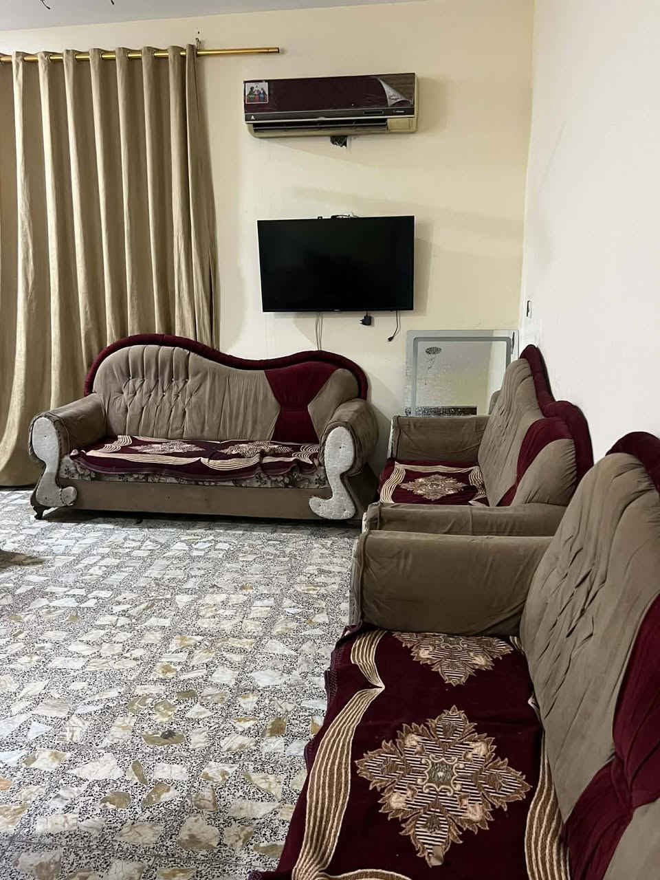 تخم
والله 
سلام عليكم تخم 
 وميز بلازمه للبيع
 للستفسار اكثر خاص


**إذا كنت صاحب هذا الإعلان وتريد حذفه لأي سبب، رجاءا أرسل رسالة إلى الدعم الفني**