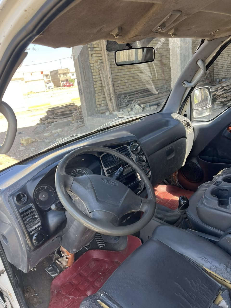 السلام عليكم كيا ٢٠٠٦ للبيع سنويه ساقطه ب ٢٠١٩ السياره بيه ضربه عكس السايق الربع والتكمه وبيه شويه عواج بلشاصي مماثر كير ومكينه كفاله مكان السياره بغداد 
***********
سعره ٥٠ اتعهدلك بلتحويل
