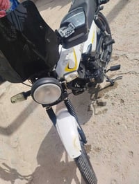 عندي دراجه سونيك ماكس. دراجه نظيفه وما ناقصها شيء اللي يريد يعيش بيها ...