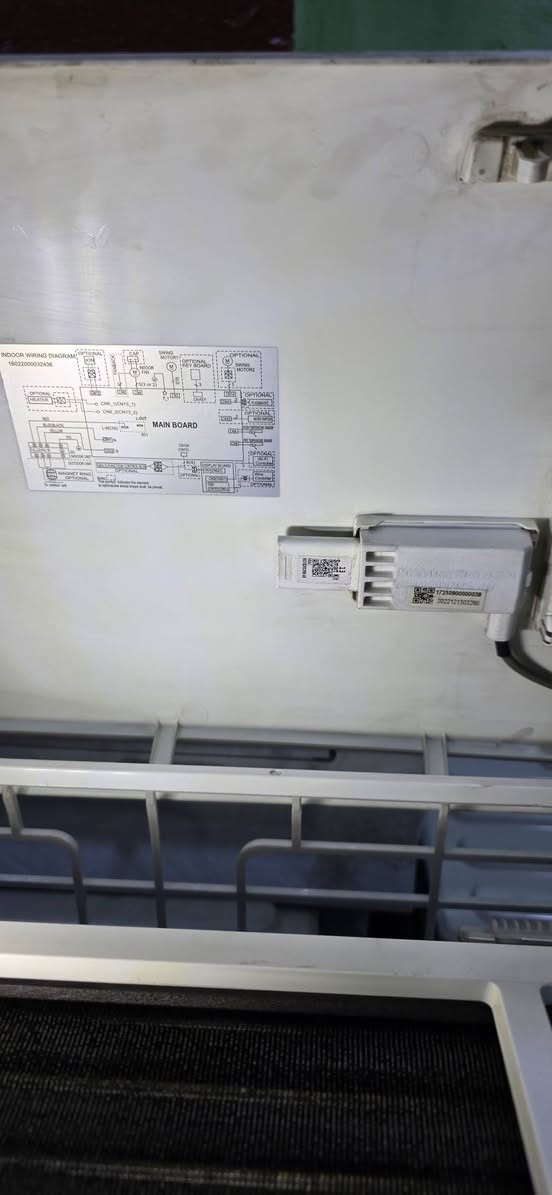 سبلت ميديا حجم ( 3 طن ) انفيرتر تحكم امبير جهاز اخو الجديد مستخدم شي قليل
 بعده بضمان الشركة 
انتاج 2024
 مع فلاش مثبت امبير  ملحقاته كامله بوراي ريمونت قاعده وايرات كلهن كاملات 
💶 سعره 950 الف 
📍مكاني بغداد قريب الشعب بوب الشام 
للاتصال بالرقم ***********او وتساب
