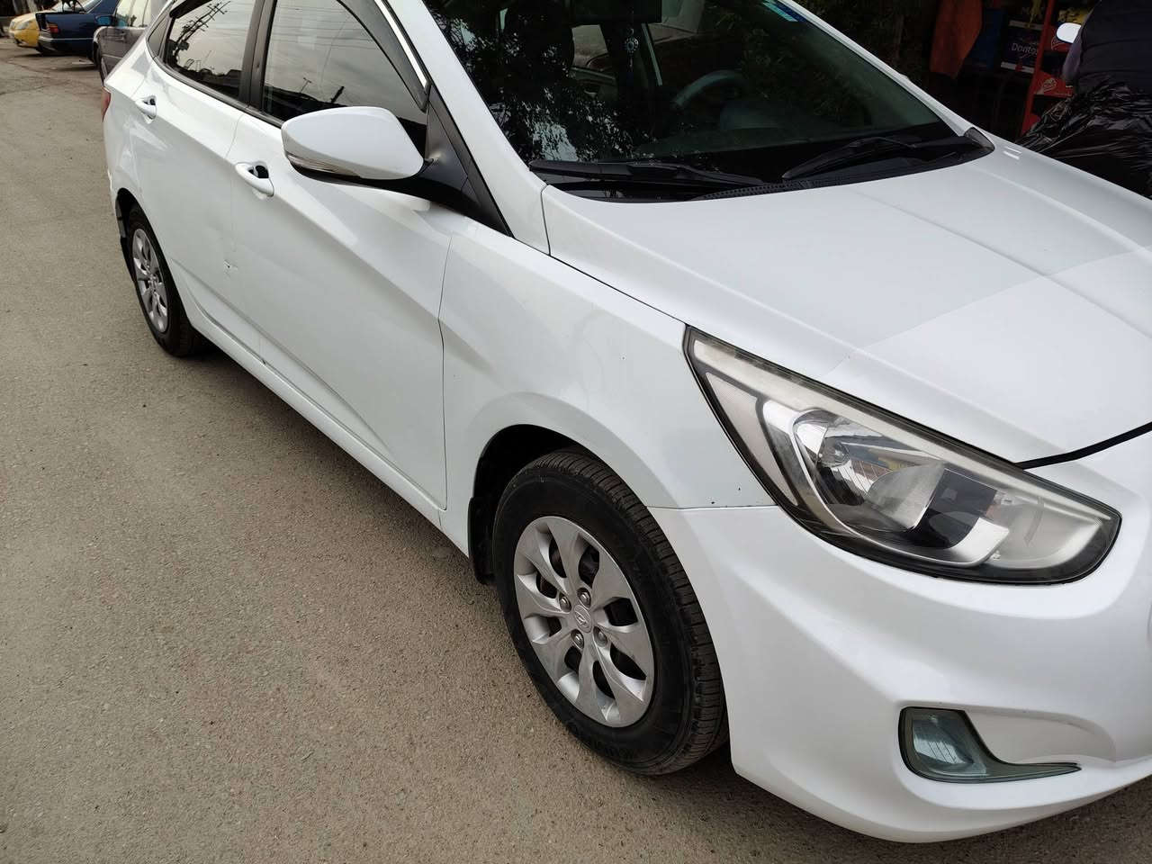 سلام عليكم اكسنت موديل 2017 للبيع او مراوس السياره مكفوله عده الجاملغ الامامي مصبوغ جاهزه بدون نواقص رقم سليمانيه بسمي مكينه1400 مكان السياره بغداد الشيخ عمر للاستفسار اتصال ***********
