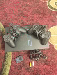 عندي بلي ستيشن 2 مستعجل وياه جوستيكه  العدد 2 مشتريهن جديدات  وتاركه ا...