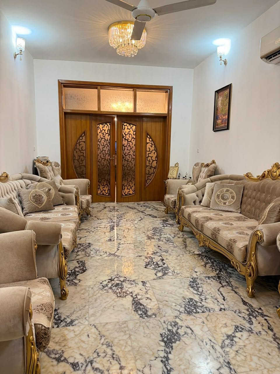 تخم ملكي ١٠ مقاعد تركي خشب زان 
اشتريته ب٢٢ ورقه واريد ابيعه مليون و٤٠٠ وبي مجال ويا طبلة خشب ثقيله جدا


**إذا كنت صاحب هذا الإعلان وتريد حذفه لأي سبب، رجاءا أرسل رسالة إلى الدعم الفني**