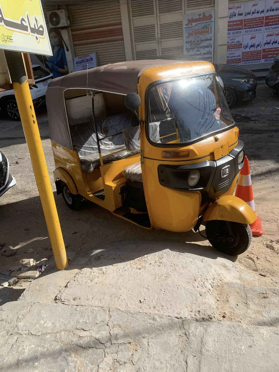 السلام عليكم تكتك ثمنطعش  للبيع
تكتك نضيفه  بس دوسات معمره   رقم نكليزي. السعر سته. وبيهه مجال حكً. جيه ‭0771 477 3981‬
