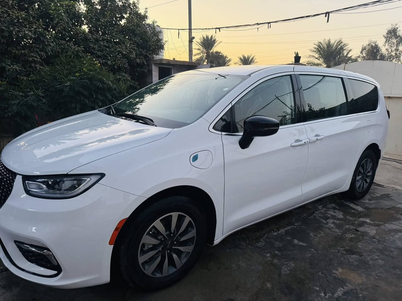 البيع باسفيكا 2024 هايبرد أمريكي رقم بغداد بسمي محرك ستة سبعة راكب مواصفاتها واضحة ماشية 42 سيارة جديدة وجاهز من كل شيء حادث قبق صندوك  فقط بدون تبديل شرط العنوان ￼ ديالى  الرقم *********** واتساب ادزلك صور الحادث
