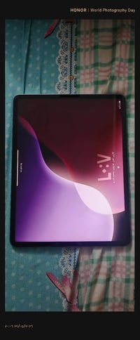 أيباد m1 ذاكره 128 شاشة 12.9 بوصه بي فطر بالشاصي بس ما مأثر على أي شي ...
