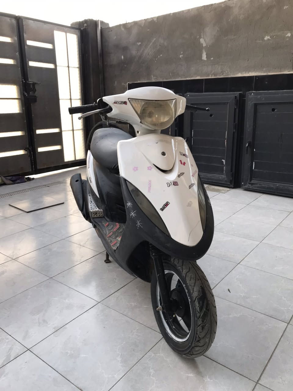 سلام عليكم ماكس عدله للبيع بوشه بلاد كامله مكمله شلعه ومعدل نقصها بس كلوبات اشاير وباتري ب 600 وبيها مجال مكان تحرير ***********
