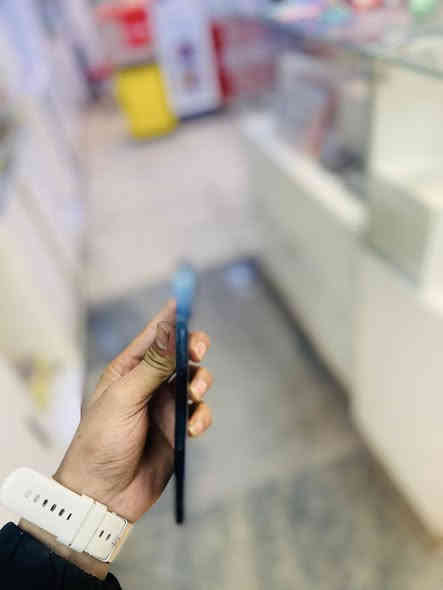 ذاكره 256 وبطاريه     82 جهاز نضيف كلش فقط شاشه بيها فطر وماماثر عل لمس وبي ضمان يومين 

اذا اثر عدك يرجع مامفتوح ابد وبي وصل ضمان وافحص وين ميعجبك 

سعر 375 نهايته 

مكاني كربلاء حي العامل سوق الاخير 

***********
